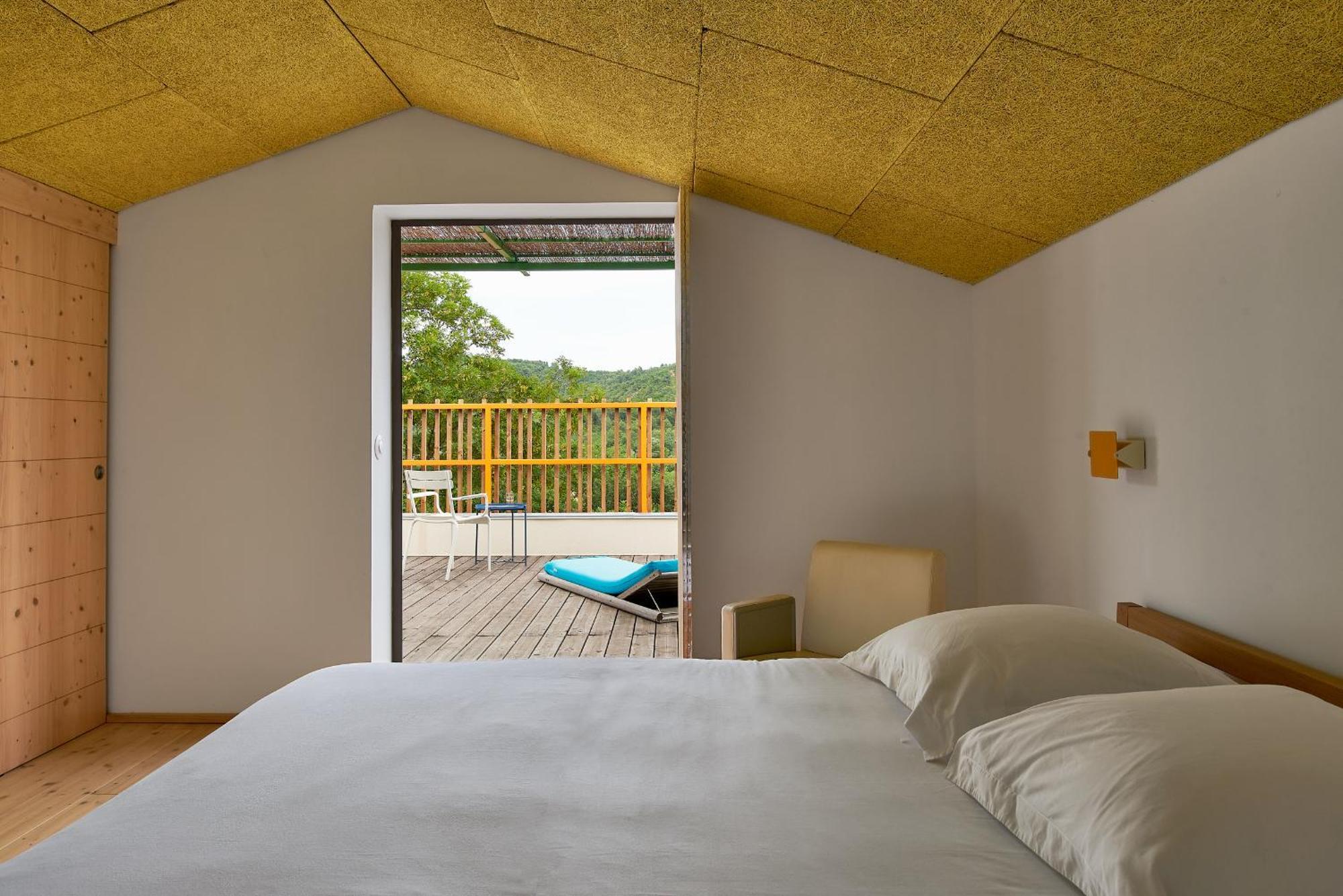 Domaine La Ferme Hi Bride Panzió Villelaure Kültér fotó