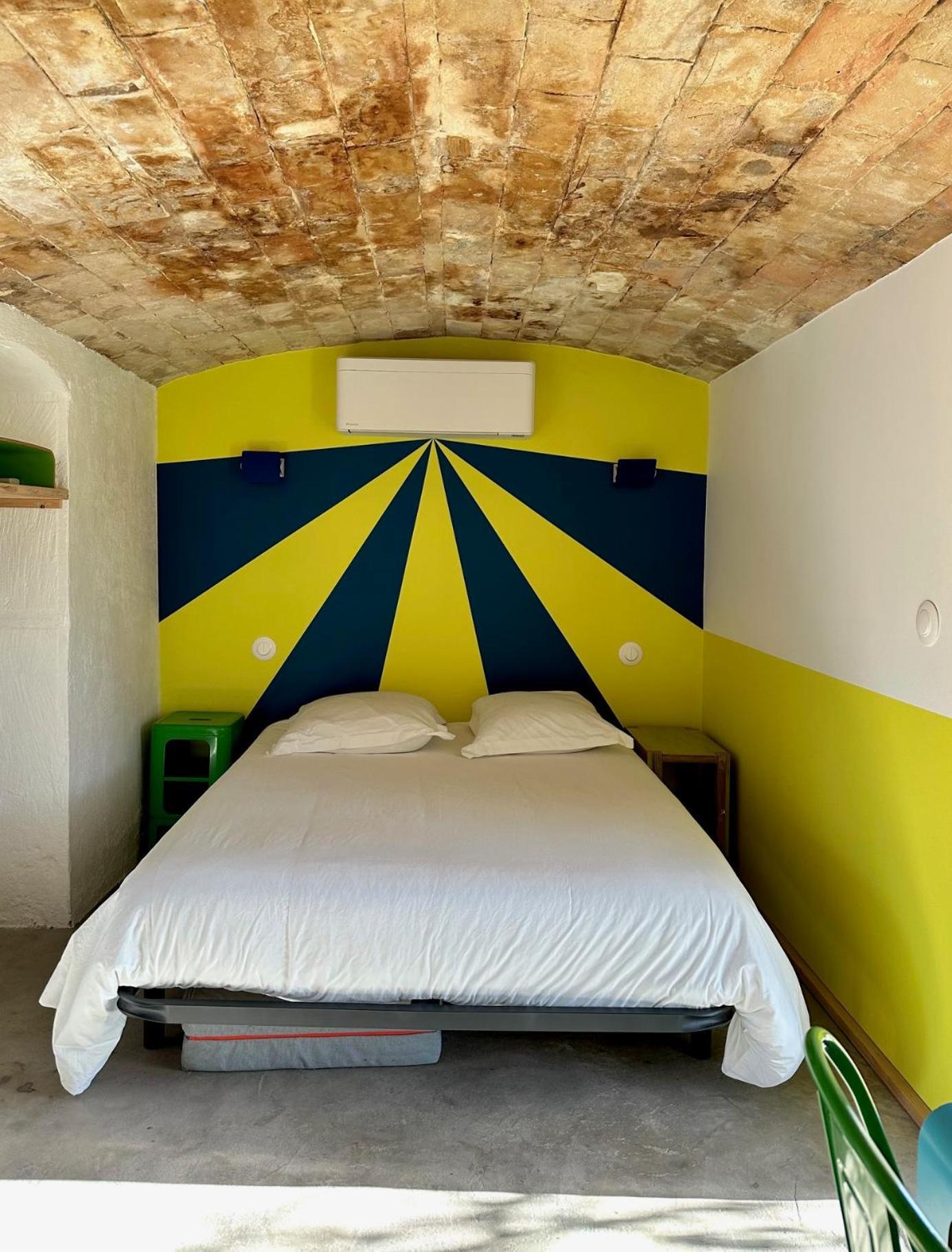 Domaine La Ferme Hi Bride Panzió Villelaure Kültér fotó